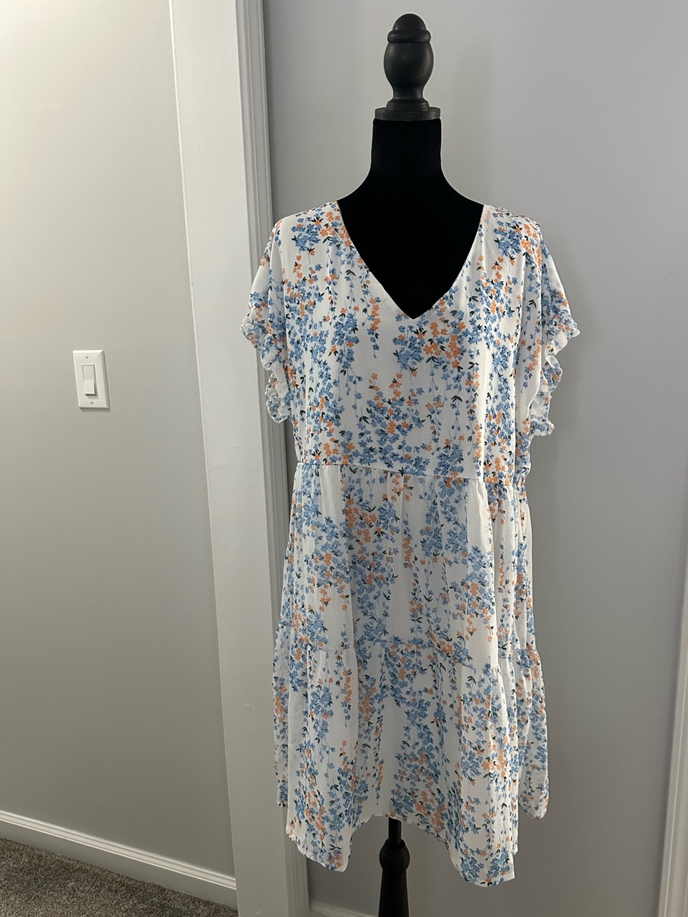 Cupshe White Floral V-Neck Tiered Dress with Blue and Peach Flowers